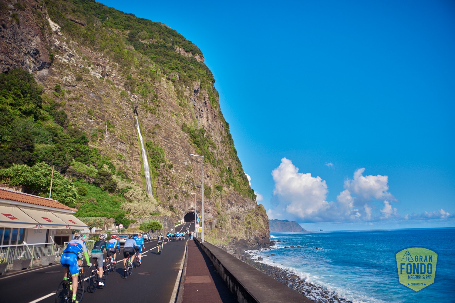 Ciclistas na costa norte da ilha da Madeira